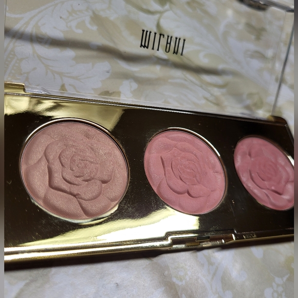 Milani Eye & Face Palette Bundle - Picture 16 of 16